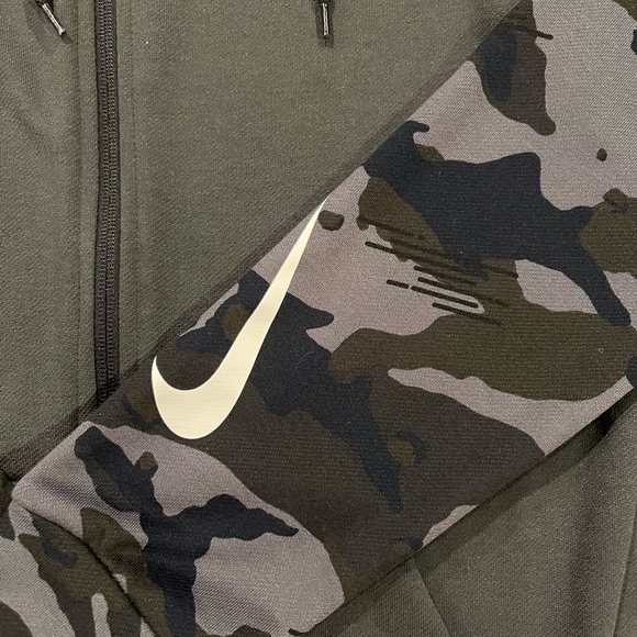 NWOT Nike Men’s sweatshirt size small. Camp black and grey sleeves - Picture 6 of 8